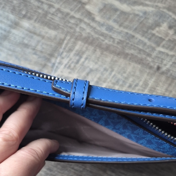 Michael Kors Arden Medium Crossbody Bag Galaxy blue - Picture 8 of 9